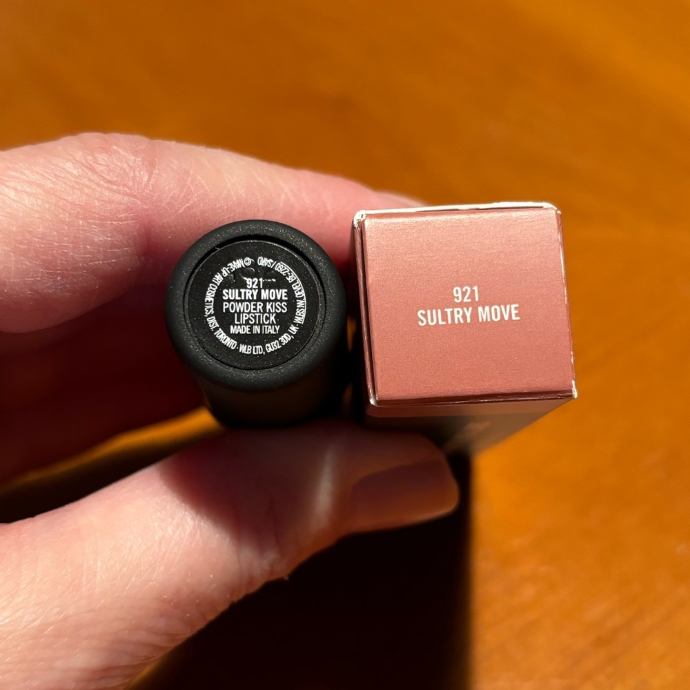 MAC  Lipstick Sultry Move - Picture 10 of 16